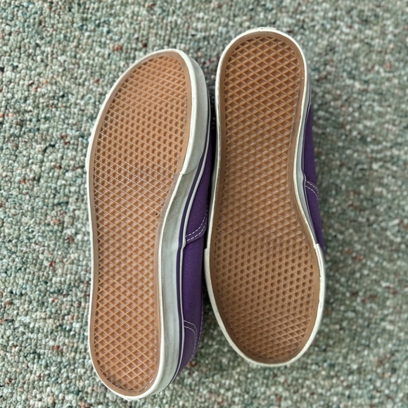 Vans - Picture 2 of 2